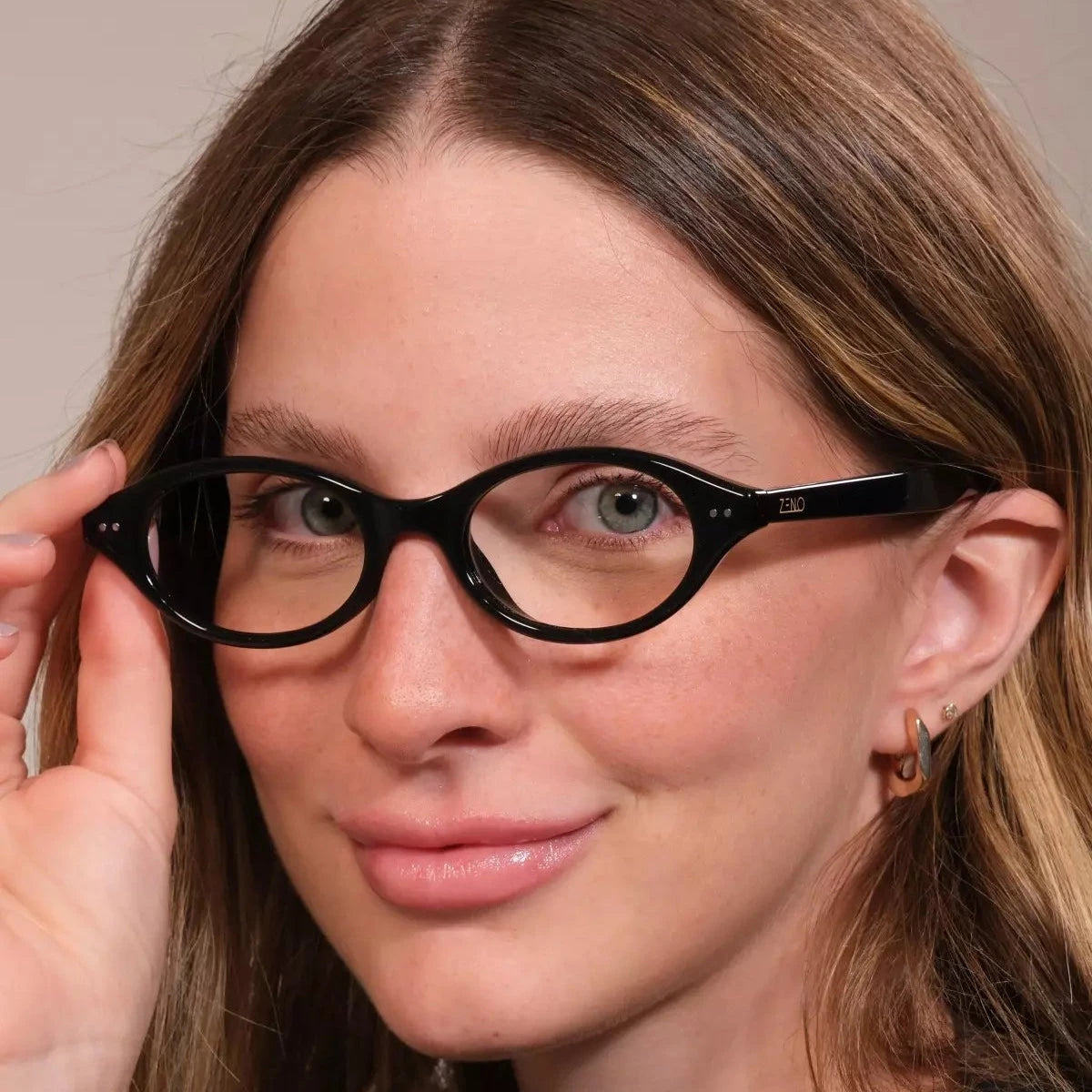 Armação Oval Kat Óculos de Grau Zeno 